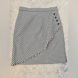 Tahari Houndstooth flare fringe edge Skirt women’s size 10 black white coquette